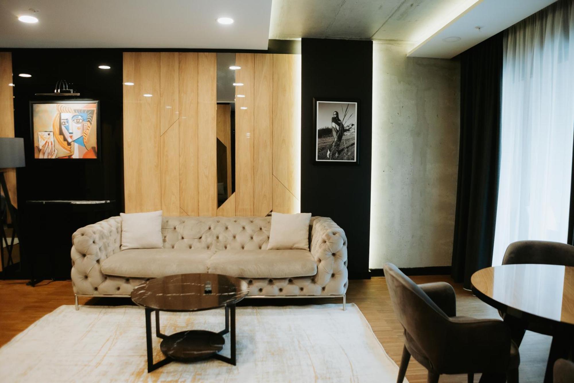 Hotel Platinia Cluj-Napoca Eksteriør billede The interior of the suite