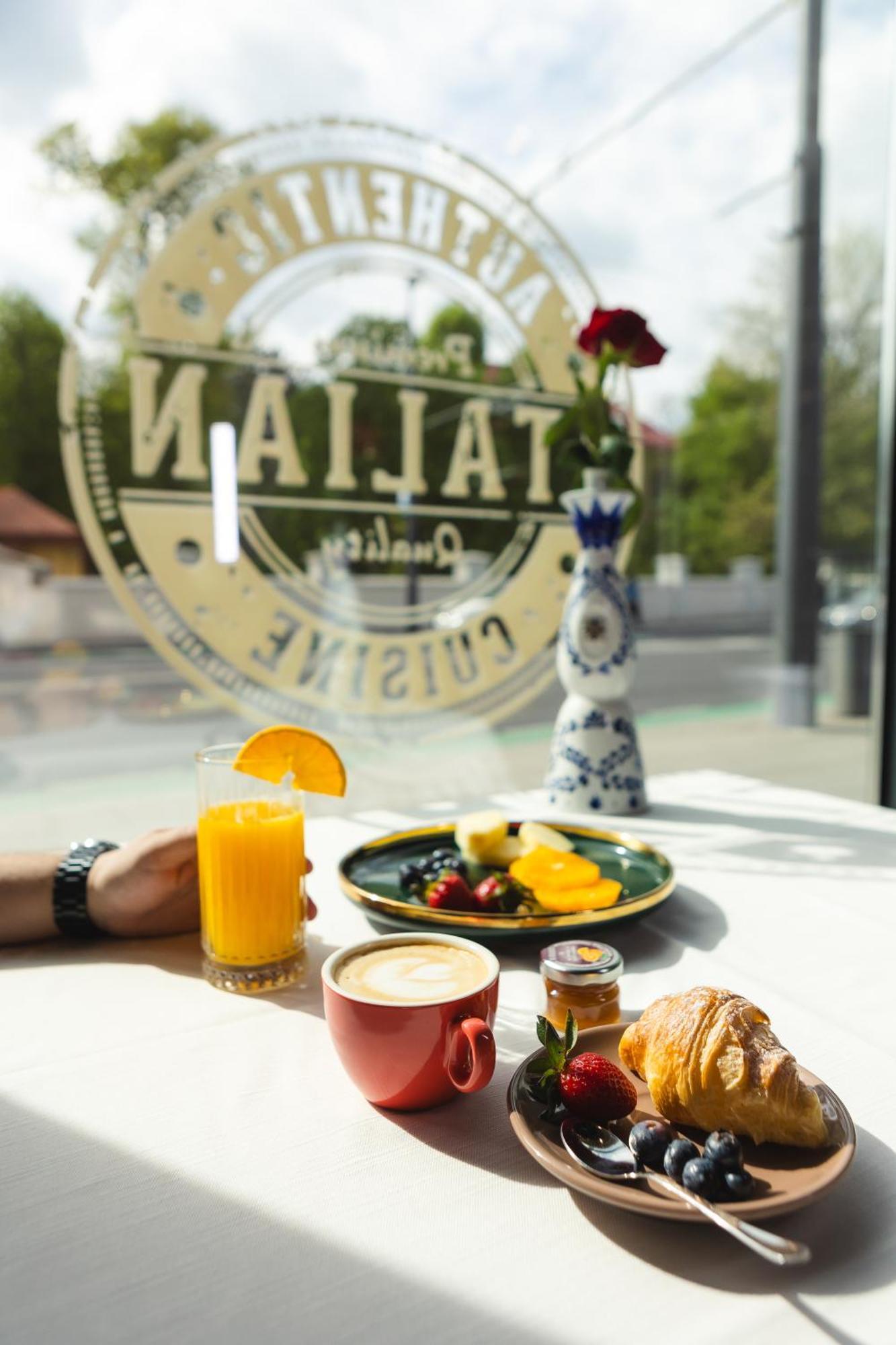 Hotel Platinia Cluj-Napoca Eksteriør billede MALLAT