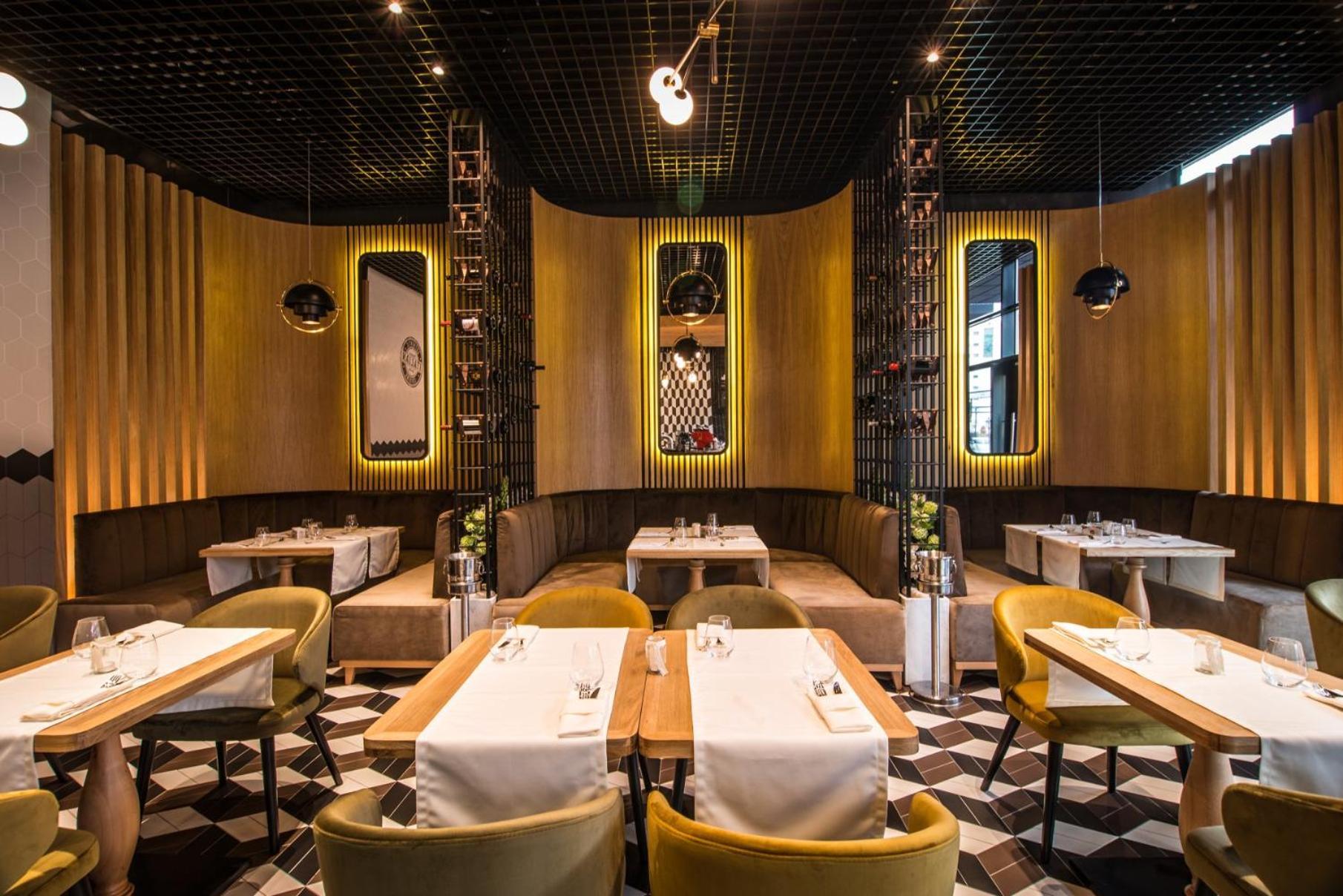 Hotel Platinia Cluj-Napoca Eksteriør billede Restaurant interior